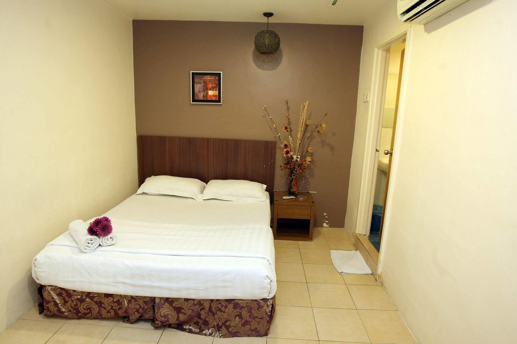 Uptown Hotel Kajang Bagian luar foto