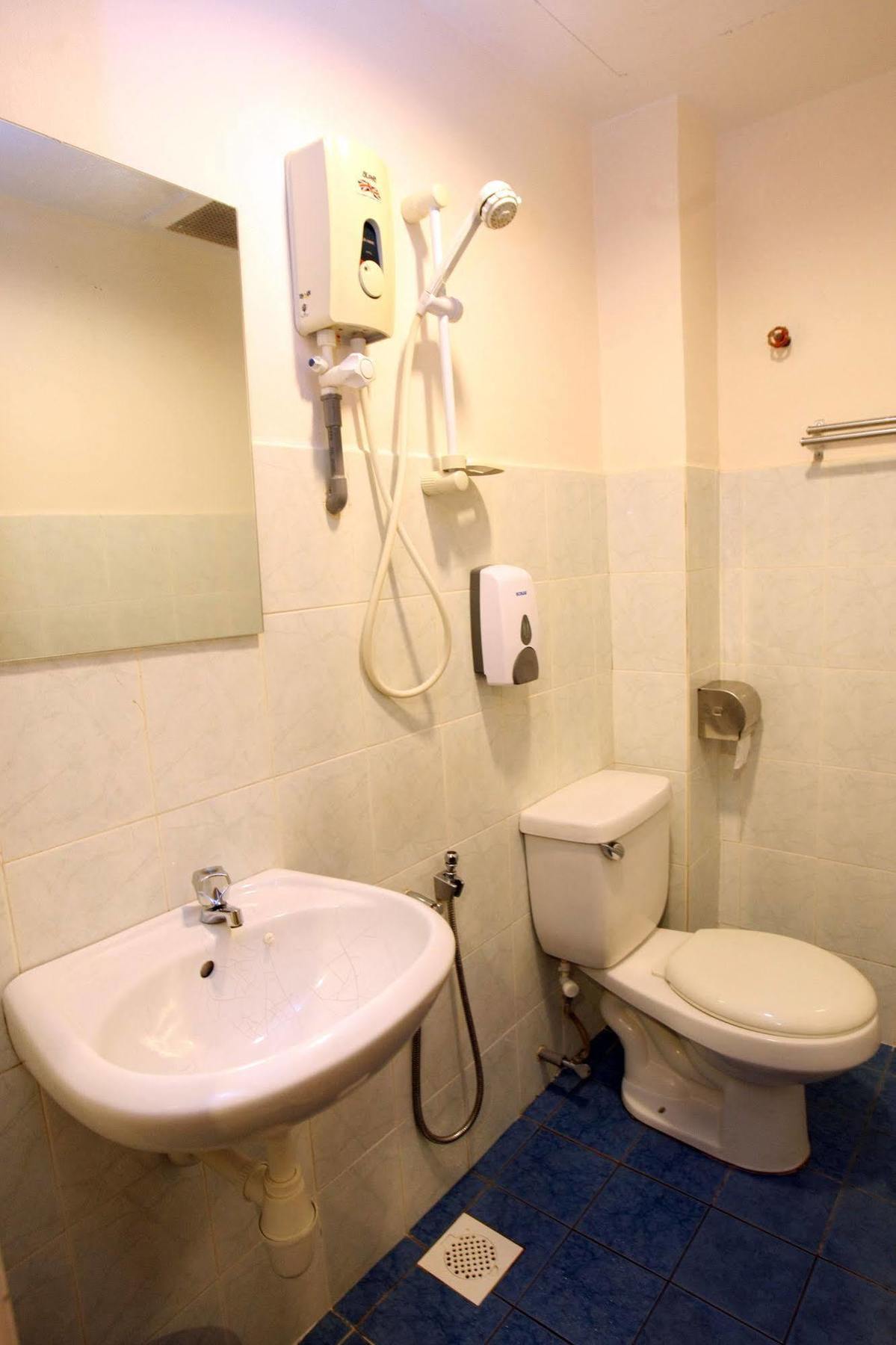 Uptown Hotel Kajang Bagian luar foto